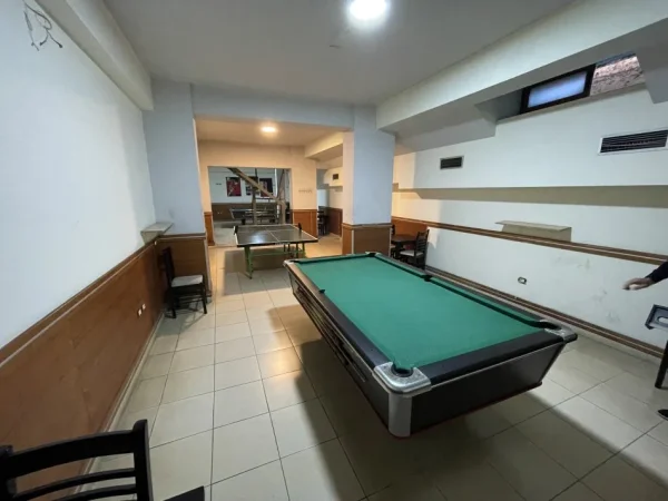 Tirane, shes magazine Kati -1, 86 m² 57.000 € (Kombinat)