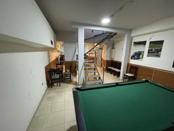 Tirane, shes magazine Kati -1, 86 m² 57.000 € (Kombinat)