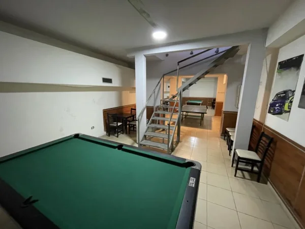 Tirane, shes magazine Kati -1, 86 m² 57.000 € (Kombinat)