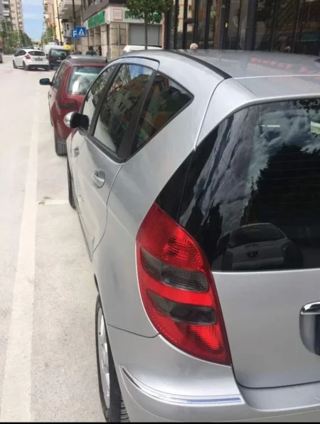 Tirane, shitet makine Nafte, gri metalizato manuale Kondicioner 231.000 km 2.350 €