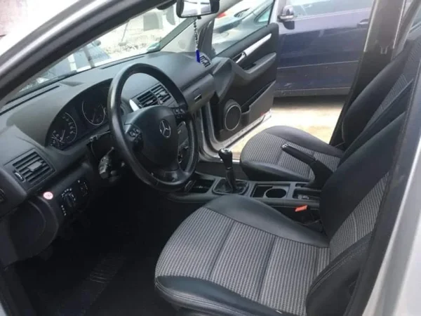 Tirane, shitet makine Nafte, gri metalizato manuale Kondicioner 231.000 km 2.350 €