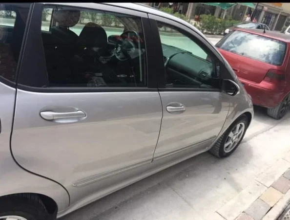 Tirane, shitet makine Nafte, gri metalizato manuale Kondicioner 231.000 km 2.350 €