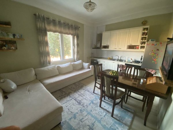 Tirane, jepet me qera apartament 2+1 Kati 1, 60 m² 400 € (Sauk)