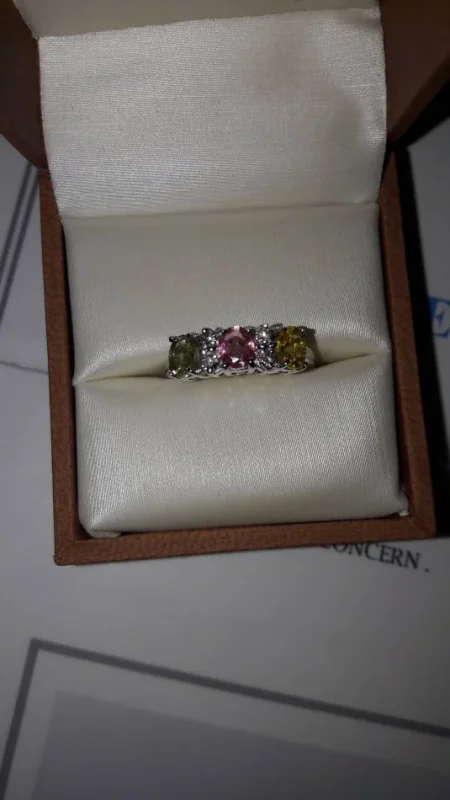 Tirane, shes  Unazë 14 karat flori i bardhë me DIAMANT dhe SAFIR(14k white gold Diamond &Sapphire Ring) 1.420 €