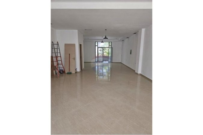 Tirane, jepet me qera ambjent biznesi Kati 1, 120 m² 800 € (JEPET AMBJENT BISNESI ME QIRA PERBALL DELIORGJIT)