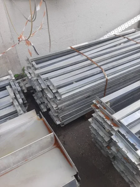 Shiten RAFTE METALIKE PER MAGAZINA (Skafale Industriale)