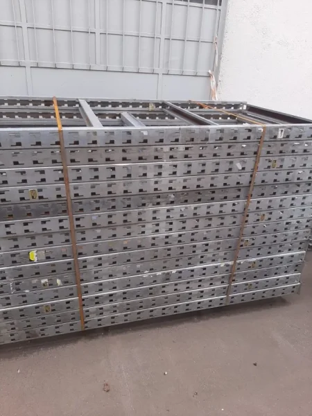 Shiten RAFTE METALIKE PER MAGAZINA (Skafale Industriale)