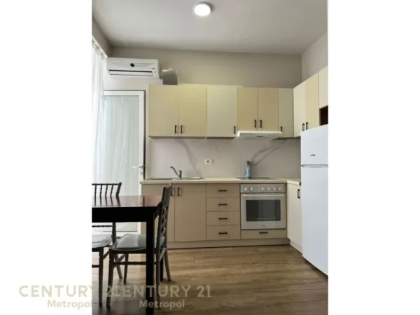 Tirane, jepet me qera apartament 1+1 Kati 3, 40 m² 500 € (liqeni i thate)