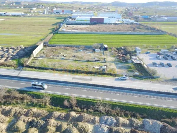Durres, shitet truall , 40.000 m² 400.000 € (AUTOSTRADA TIRANE DURRES)