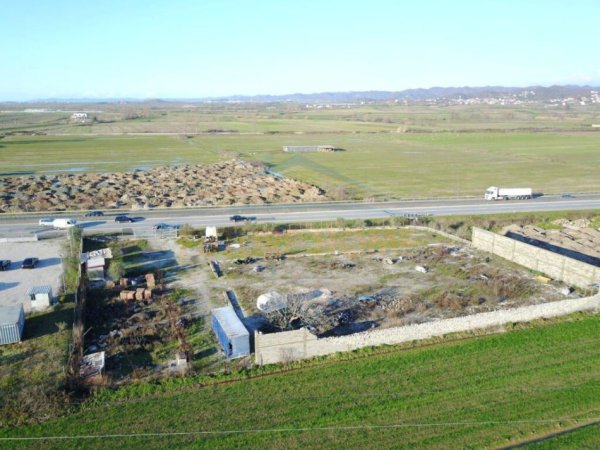 Durres, shitet truall , 40.000 m² 400.000 € (AUTOSTRADA TIRANE DURRES)