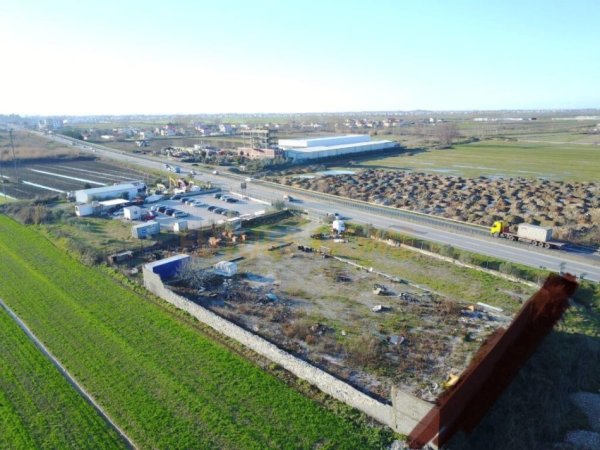 Durres, shitet truall , 40.000 m² 400.000 € (AUTOSTRADA TIRANE DURRES)
