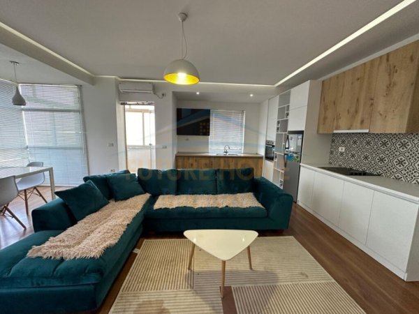 Tirane, jepet me qera apartament 2+1 Kati 9, 110 m² 500 € (Unaza e Re)