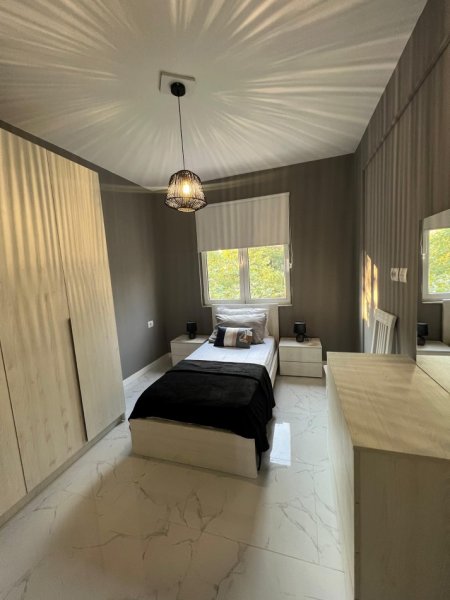 Tirane, jepet me qera apartament 2+1+Ballkon Kati 5, 70 m² 800 € (Myslym Shyri)