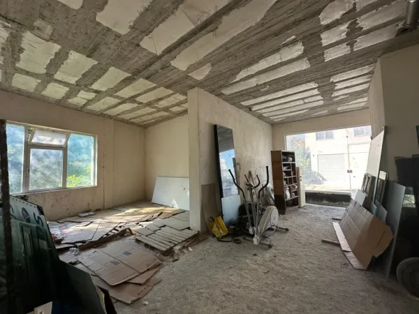 Shitet njesi Kati 0, 337 m² 210.000 € (Kafja e Rremes)