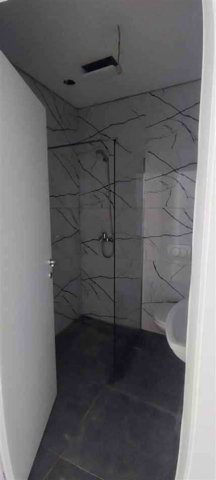 Tirane, jepet me qera ambjent biznesi Kati 1, 102 m² 1.300 € (Liqeni Artificial)