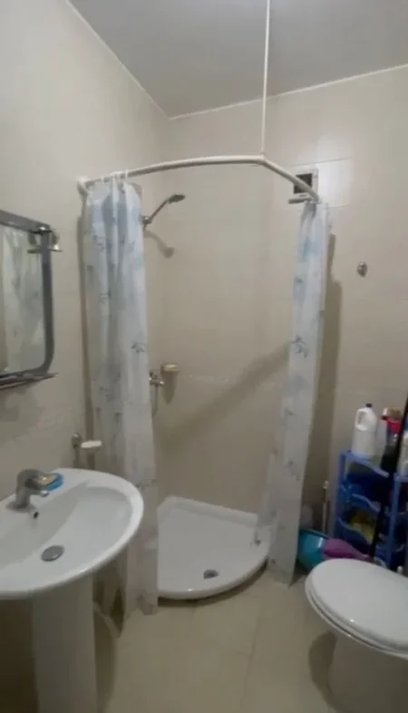 Tirane, jepet me qera apartament 1+1+Ballkon Kati 2, 75 m² 500 € (21 dhjetori)