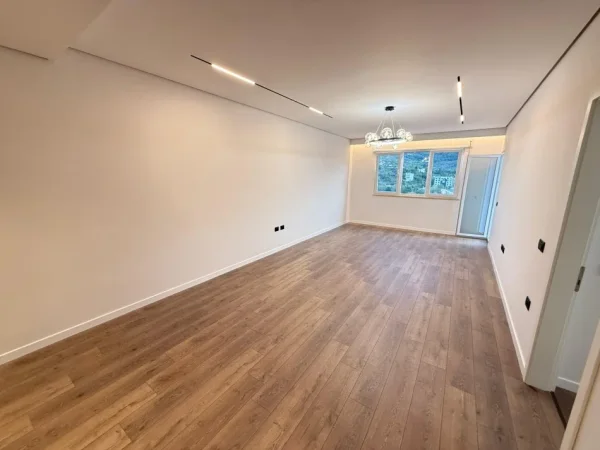Tirane, shitet apartament 2+1+Aneks+Ballkon Kati 5, 120 m² 230.000 € (liqeni i thate)