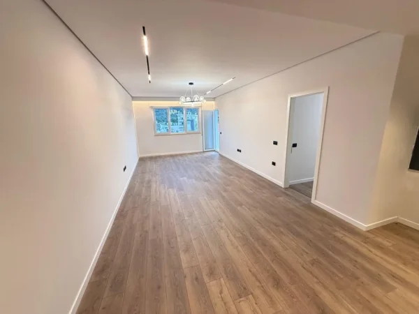 Tirane, shitet apartament 2+1+Ballkon Kati 5, 120 m² 230.000 € (liqeni thate)