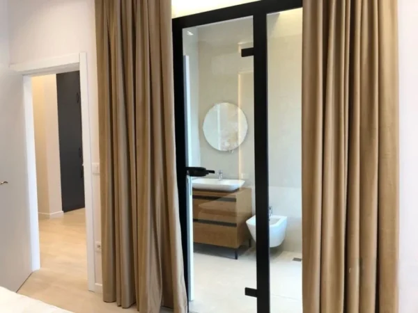 Tirane, shitet apartament 1+1 Kati 5, 67 m² 159.000 € (Pazari i Ri, Shkolla e Kuqe)