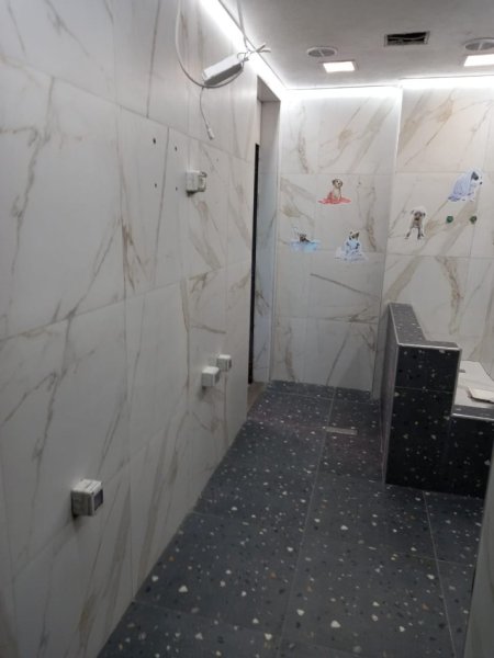 Durres, jepet me qera dyqan Kati 0, 84 m² 1.000 € (Rruga Adria, Stacioni i Trenit)