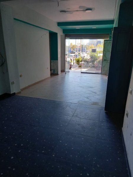 Durres, jepet me qera dyqan Kati 0, 84 m² 1.000 € (Rruga Adria, Stacioni i Trenit)