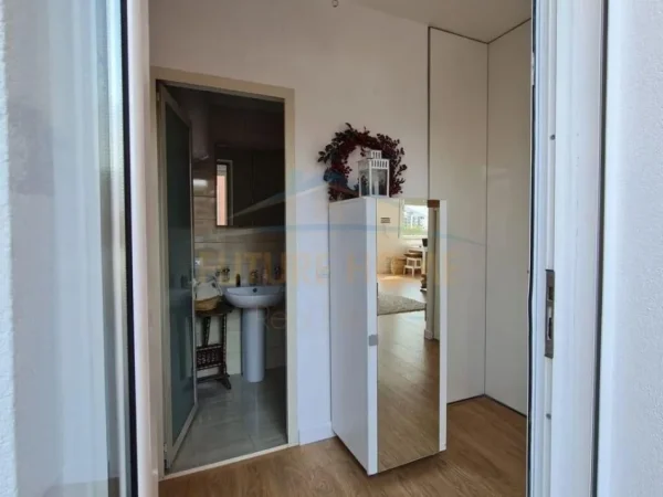 Shqiperi, jepet me qera apartament 1+1 Kati 8, 140 m² 1.200 € (Myslym Shyri)