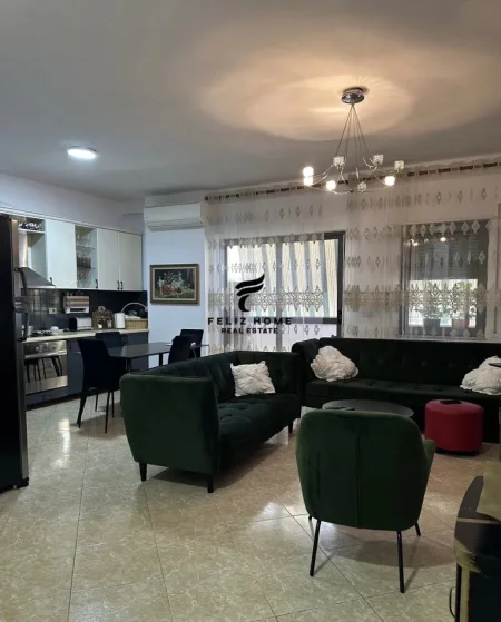 Tirane, jepet me qera apartament 2+1+Ballkon Kati 4, 110 m² 650 € (KOMUNA E PARISIT)