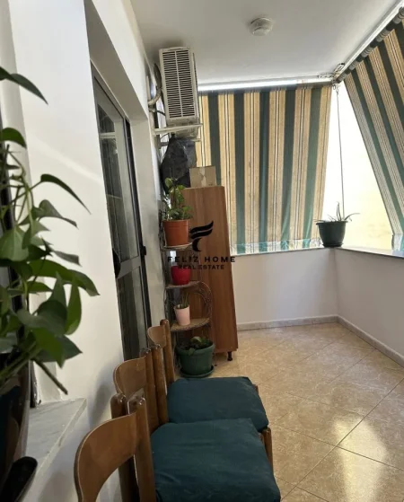 Tirane, jepet me qera apartament 2+1+Ballkon Kati 4, 110 m² 650 € (KOMUNA E PARISIT)