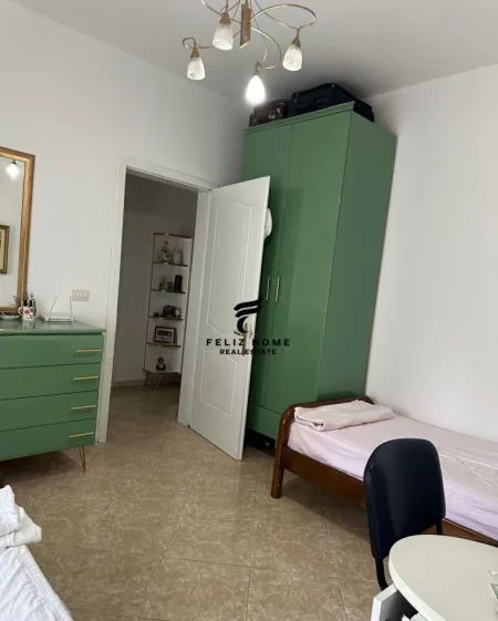 Tirane, jepet me qera apartament 2+1+Ballkon Kati 4, 110 m² 650 € (KOMUNA E PARISIT)