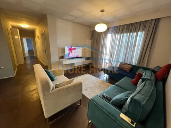 Tirane, shitet apartament 2+1 Kati 8, 125 m² 179.000 € (Yzberisht prane KMY)