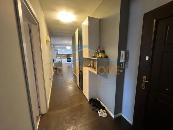Tirane, shitet apartament 2+1 Kati 8, 125 m² 179.000 € (Yzberisht prane KMY)