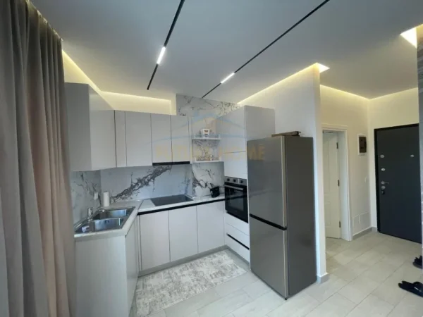 Tirane, jepet me qera apartament 1+1 , 77 m² 600 € (Unaza e Re)