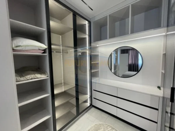 Tirane, jepet me qera apartament 1+1 , 77 m² 600 € (Unaza e Re)