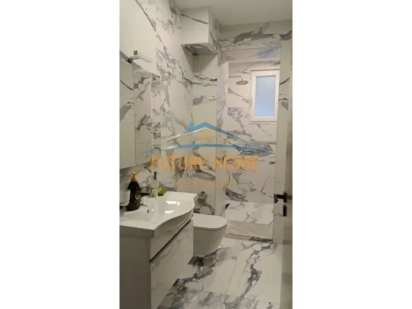 Tirane, jepet me qera Kati 0, 93 m² 800 € (21 Dhjetori)