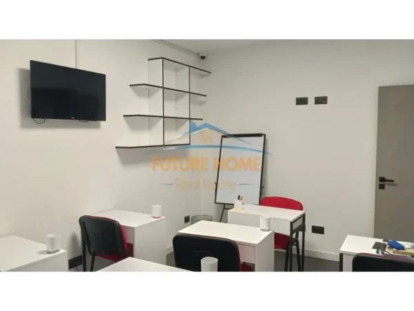 Tirane, jepet me qera Kati 0, 93 m² 800 € (21 Dhjetori)
