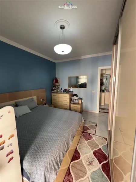 Tirane, shes apartament 1+1+Ballkon Kati 4, 73 m² 135.000 € (komuna e parisit)