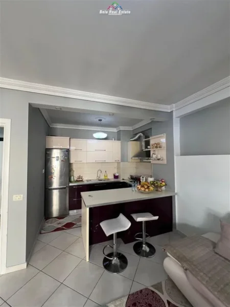 Tirane, shes apartament 1+1+Ballkon Kati 4, 73 m² 135.000 € (komuna e parisit)