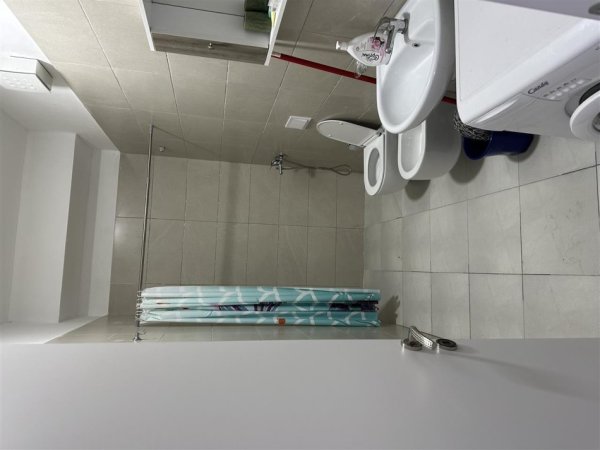 Tirane, jepet me qera apartament 1+1+Ballkon Kati 1, 70 m² 400 € (rruga e Zallit)