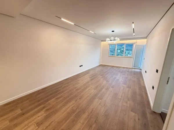 Shitet Apartament 2+1+2 tek (LIQENI I THATE , RRUGA HAMDI SINA)