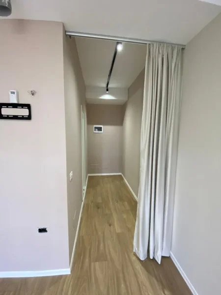 Tirane, jepet me qera ambjent biznesi Kati 0, 30 m² 300 € (ali demi , kompleksi 21)