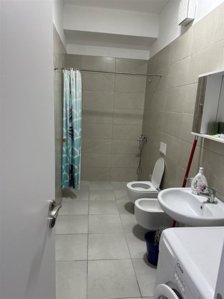 Tirane, jepet me qera apartament 1+1+Ballkon Kati 1, 70 m² 400 € (Kodra e diellit ,Rezidenca Kodra e Diellit 2)