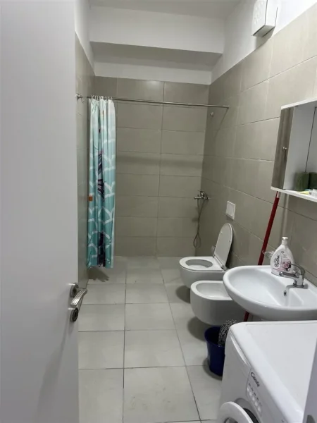 Tirane, jepet me qera apartament 1+1+Ballkon Kati 1, 70 m² 400 € (Kodra e diellit ,Rezidenca Kodra e Diellit 2)
