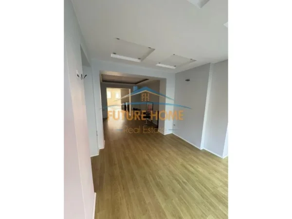 Tirane, shitet ambjent biznesi Kati 0, 119 m² 570.000 € (RRUGA VASO PASHA BLLOK)