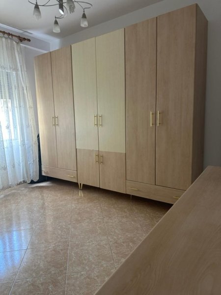 Tirane, jepet me qera apartament 2+1+Ballkon Kati 4, 100 m² 650 € (KOMUNA E PARISIT)