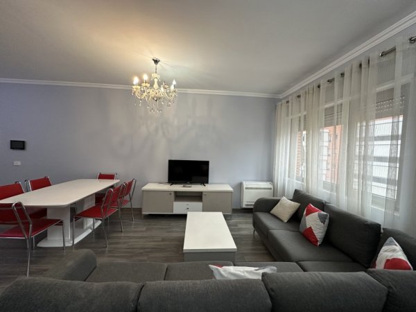 Tirane, jepet me qera apartament 3+1+Ballkon , 123 m² 1.000 € (kompleksi delijorgji)