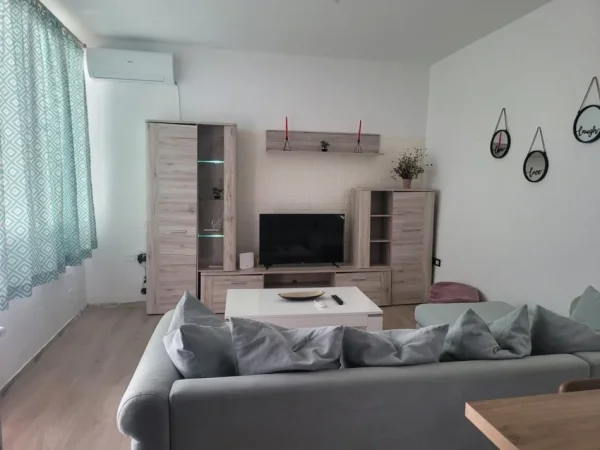 Tirane, jepet me qera apartament duplex 2+1+Ballkon Kati 1, 80 m² 500 € (ALI DEMI)