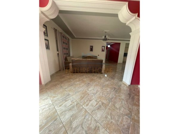 Tirane, jepet me qera apartament 2+1 , 180 m² 700 € (Don Bosko)