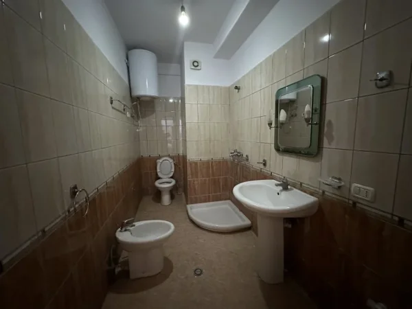 Tirane, shitet 2+1+Ballkon Kati 8, 90 m² 110.000 € (unaza e re)