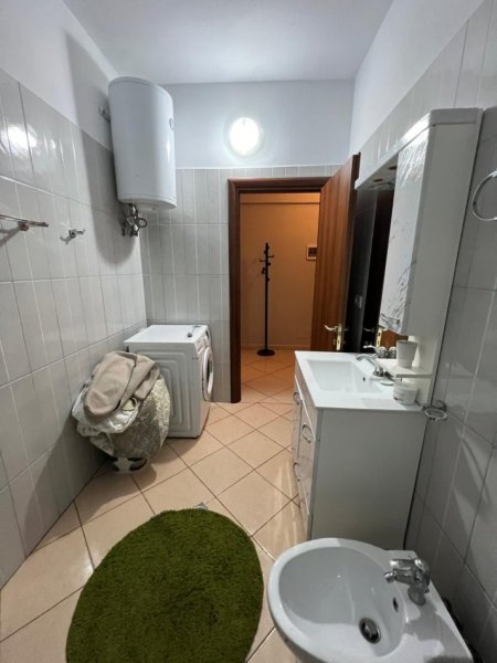 Tirane, jepet me qera apartament 2+1+Ballkon Kati 2, 100 m² 450 € (Liqeni i thate , rruga peti)