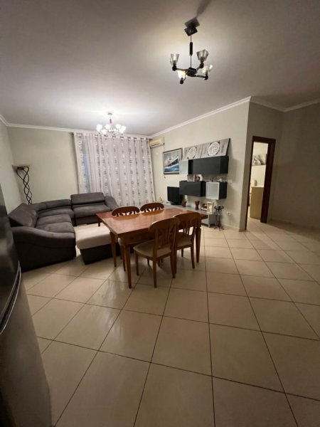 Tirane, jepet me qera apartament 2+1+Ballkon Kati 2, 100 m² 450 € (Liqeni i thate , rruga peti)
